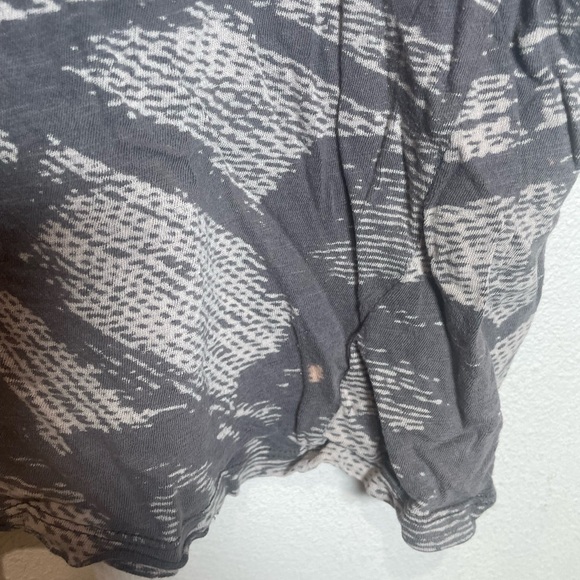 Magnolia Pearl Gray Graphic tee - Picture 8 of 10